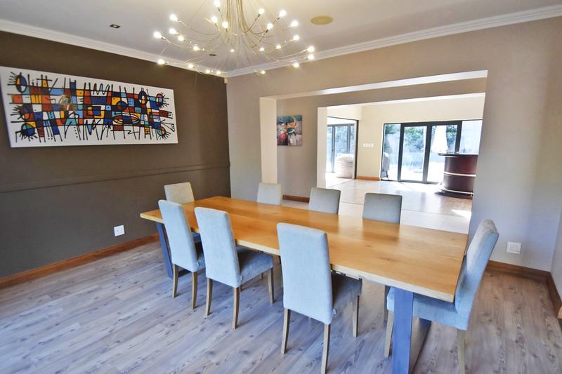 4 Bedroom Property for Sale in Benmore Gardens Gauteng
