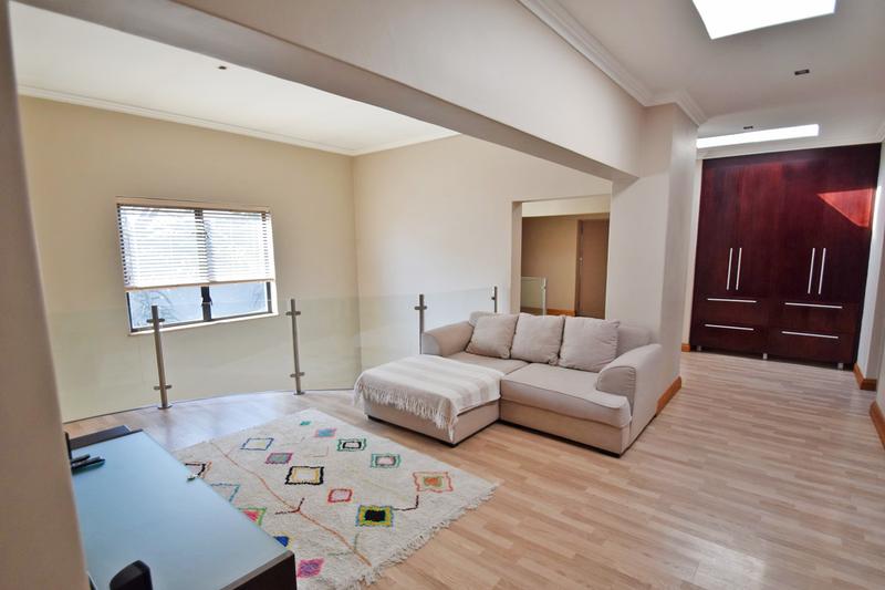 4 Bedroom Property for Sale in Benmore Gardens Gauteng