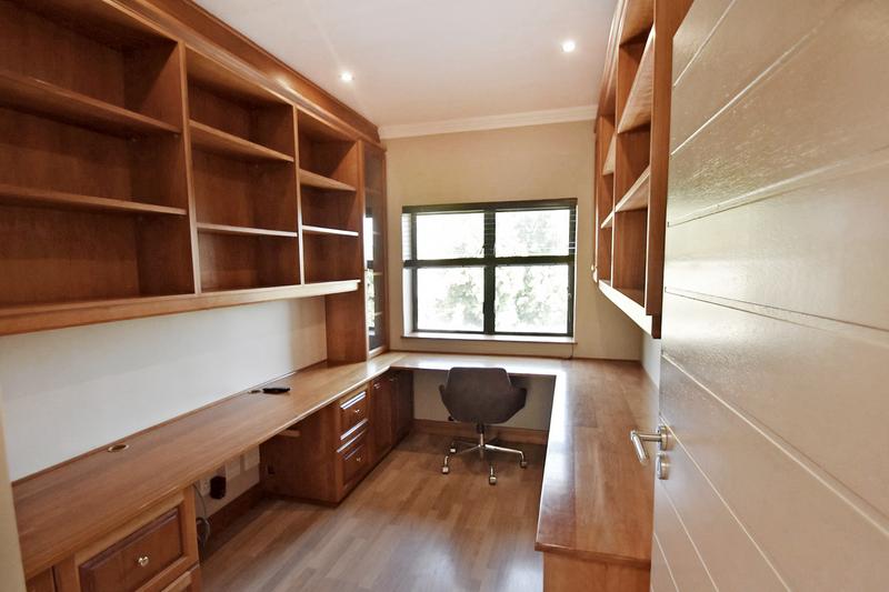 4 Bedroom Property for Sale in Benmore Gardens Gauteng