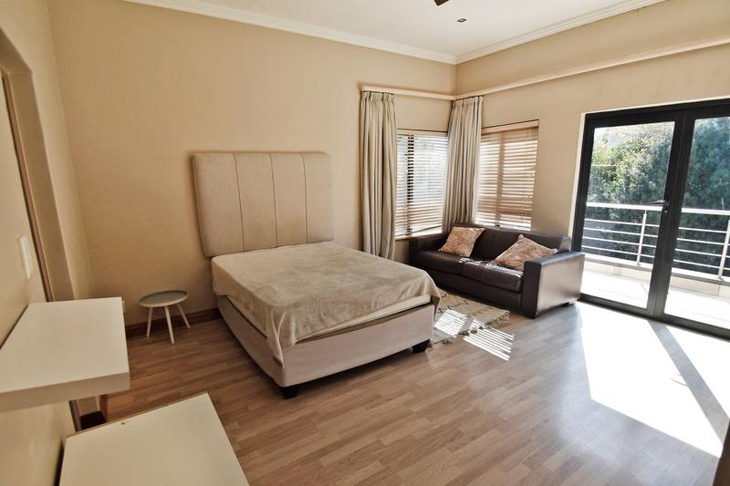 4 Bedroom Property for Sale in Benmore Gardens Gauteng