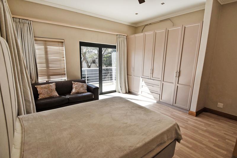 4 Bedroom Property for Sale in Benmore Gardens Gauteng