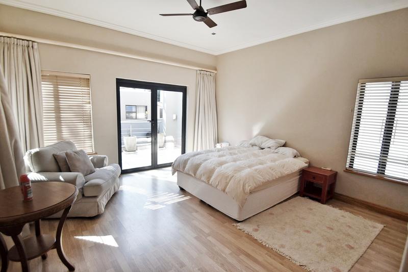4 Bedroom Property for Sale in Benmore Gardens Gauteng