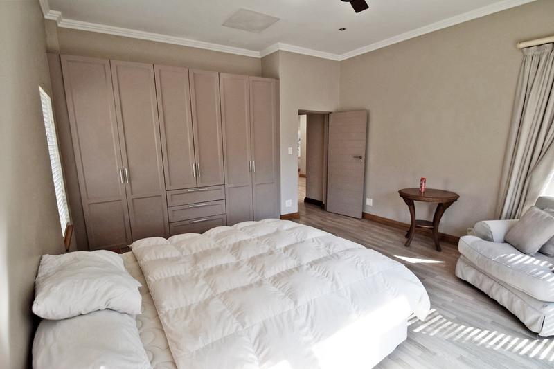 4 Bedroom Property for Sale in Benmore Gardens Gauteng