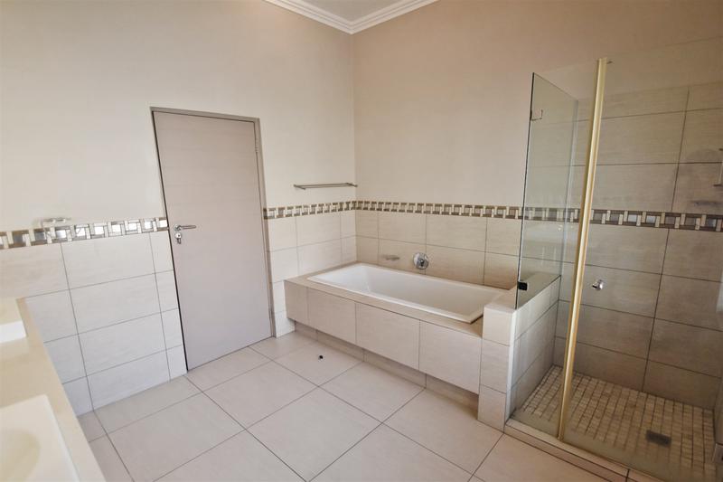 4 Bedroom Property for Sale in Benmore Gardens Gauteng