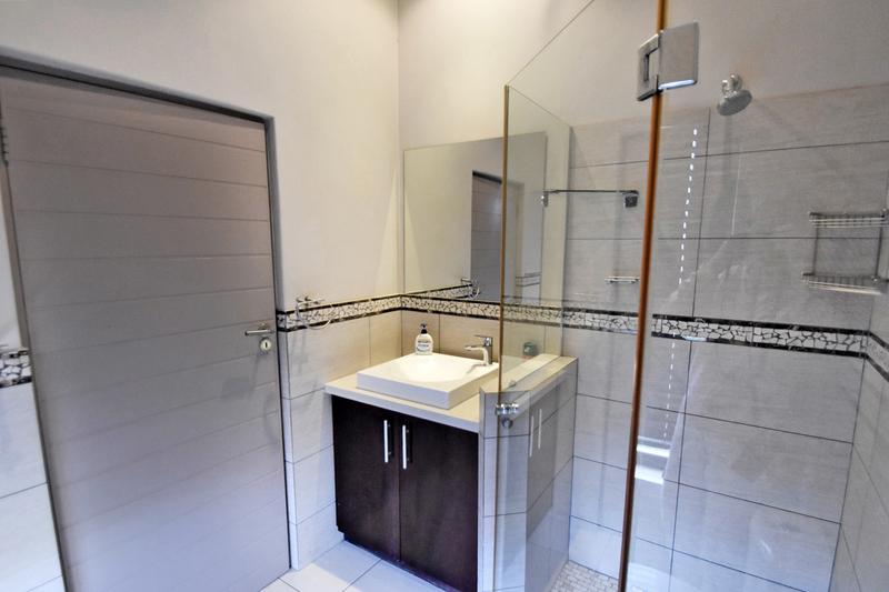 4 Bedroom Property for Sale in Benmore Gardens Gauteng