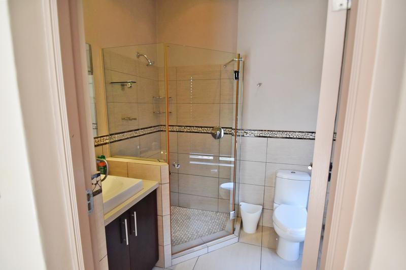 4 Bedroom Property for Sale in Benmore Gardens Gauteng