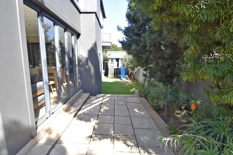 4 Bedroom Property for Sale in Benmore Gardens Gauteng