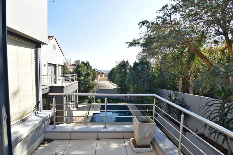 4 Bedroom Property for Sale in Benmore Gardens Gauteng