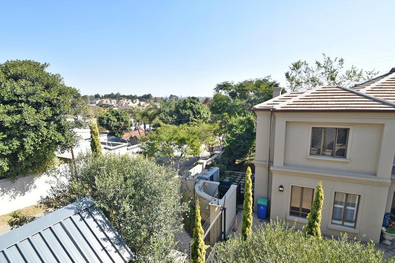 4 Bedroom Property for Sale in Benmore Gardens Gauteng