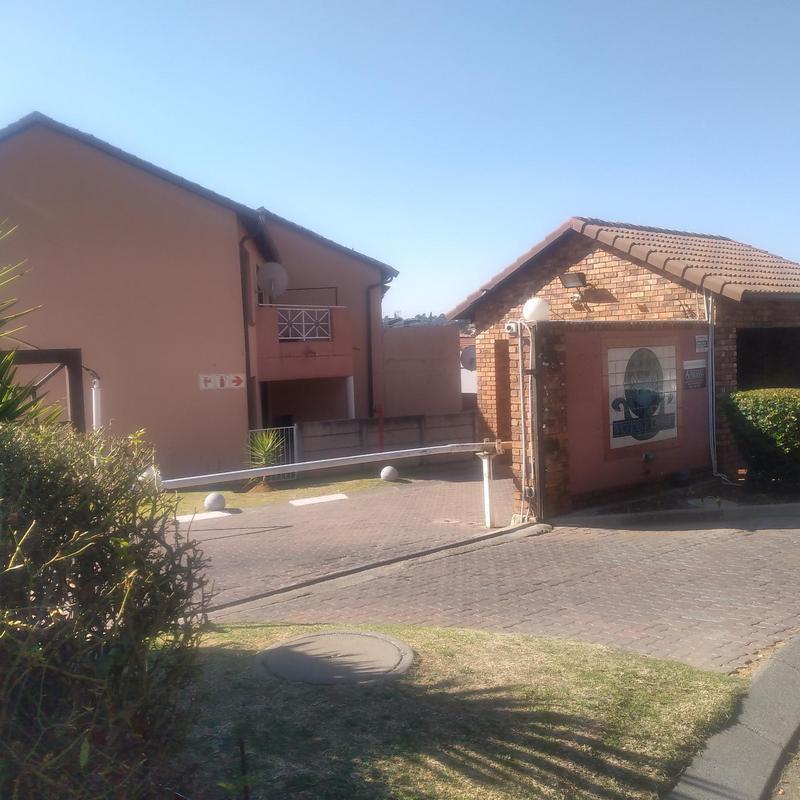 2 Bedroom Property for Sale in Mondeor Gauteng