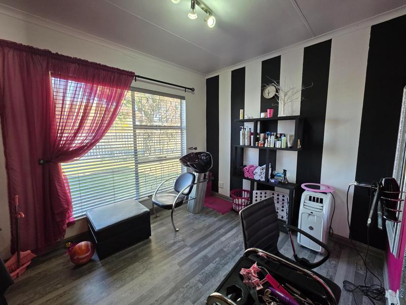 3 Bedroom Property for Sale in Sunward Park Gauteng