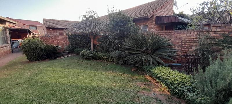 3 Bedroom Property for Sale in Eldoraigne Gauteng