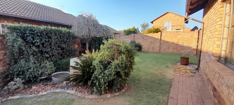 3 Bedroom Property for Sale in Eldoraigne Gauteng