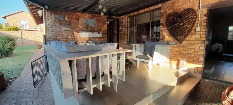 3 Bedroom Property for Sale in Eldoraigne Gauteng
