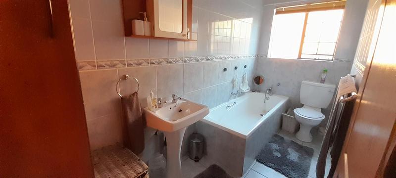 3 Bedroom Property for Sale in Eldoraigne Gauteng