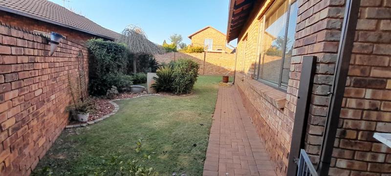 3 Bedroom Property for Sale in Eldoraigne Gauteng
