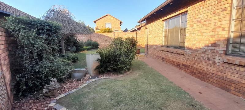 3 Bedroom Property for Sale in Eldoraigne Gauteng