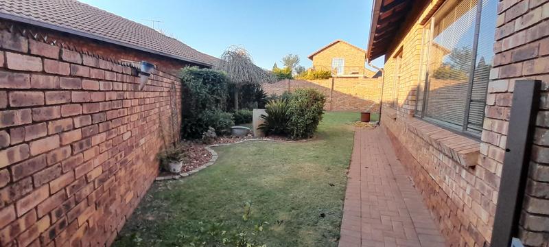 3 Bedroom Property for Sale in Eldoraigne Gauteng