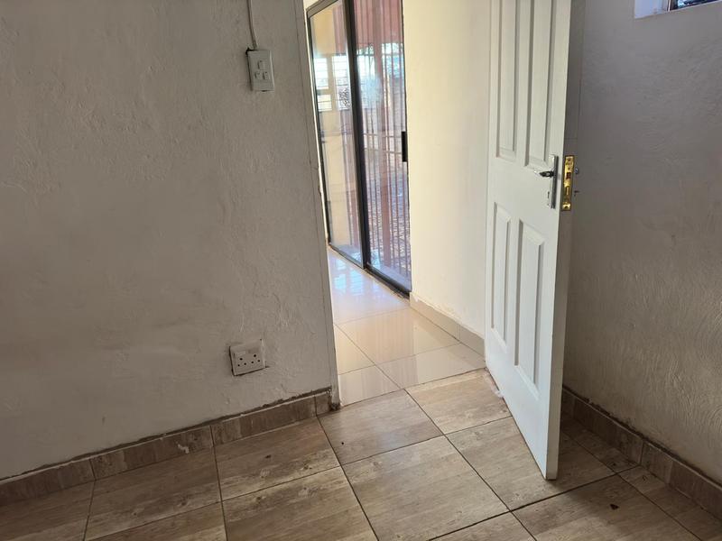 To Let 2 Bedroom Property for Rent in Erasmia Gauteng