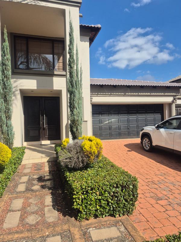 To Let 4 Bedroom Property for Rent in Eldoglen Gauteng
