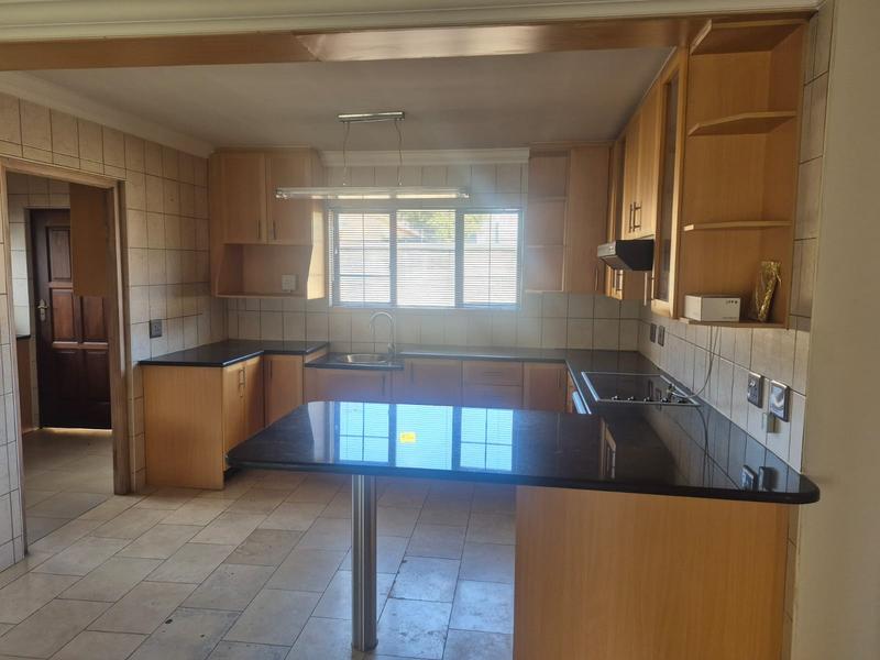 To Let 4 Bedroom Property for Rent in Eldoglen Gauteng