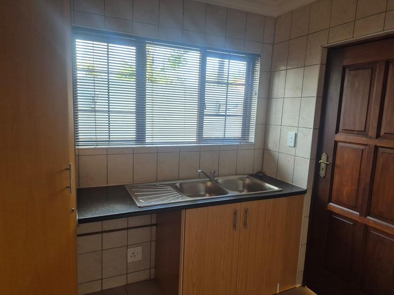 To Let 4 Bedroom Property for Rent in Eldoglen Gauteng