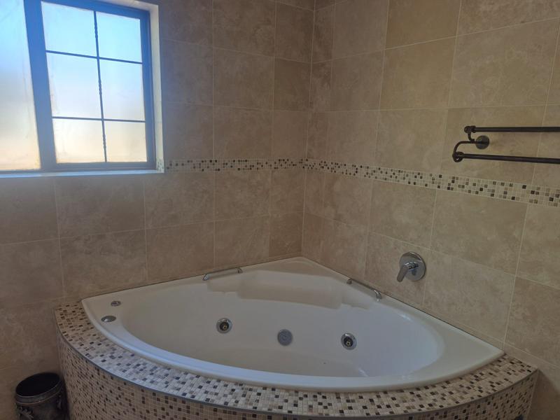 To Let 4 Bedroom Property for Rent in Eldoglen Gauteng