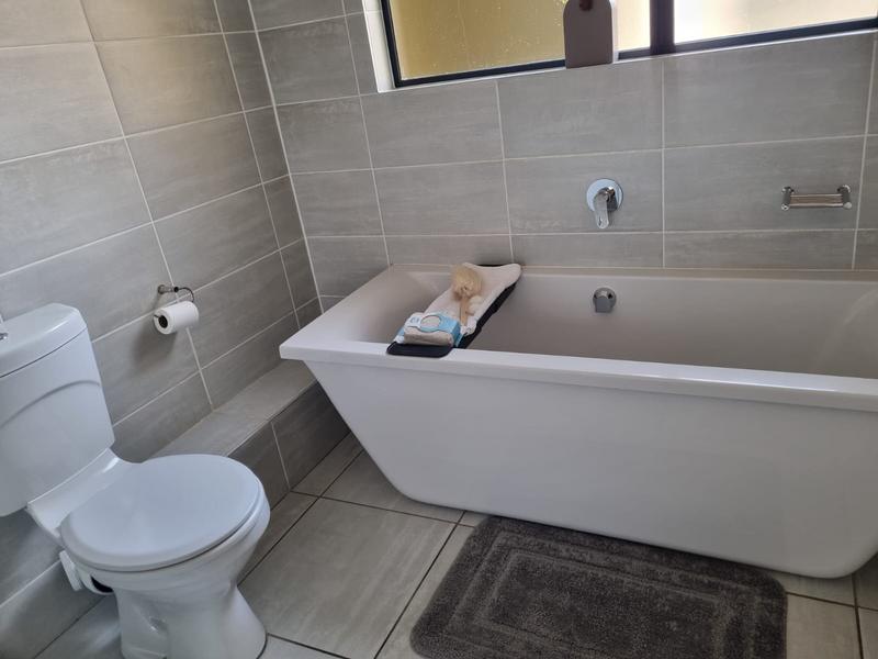 To Let 3 Bedroom Property for Rent in Waterfall Gauteng