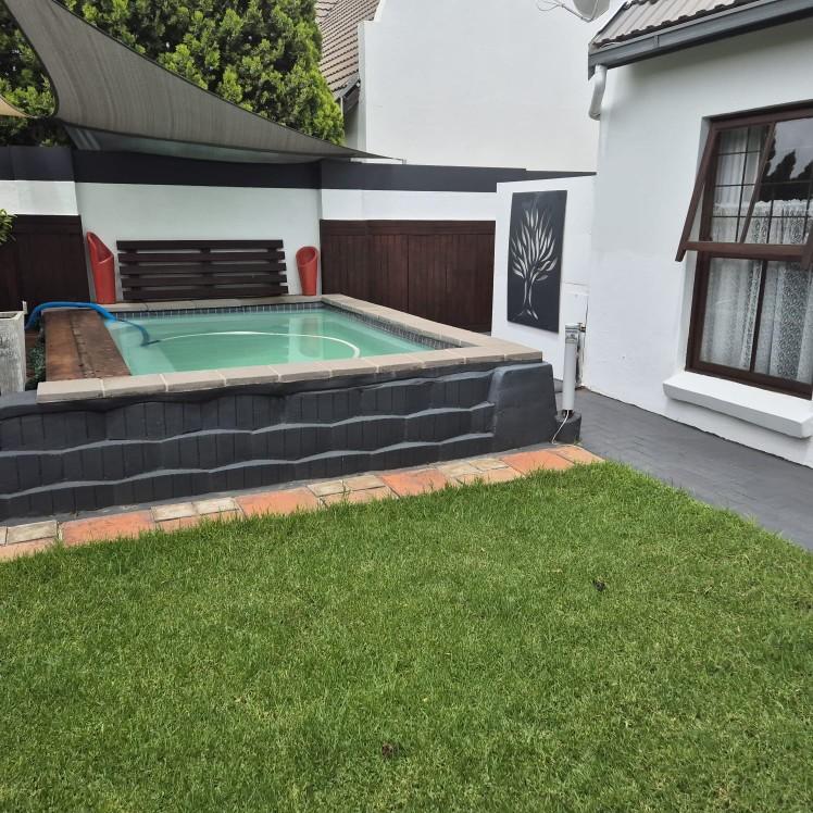 4 Bedroom Property for Sale in Eldoraigne Gauteng