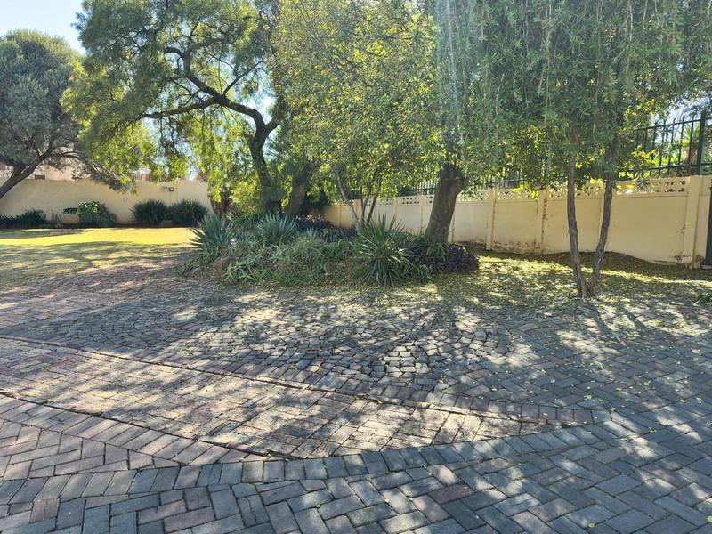 5 Bedroom Property for Sale in Erasmia Gauteng