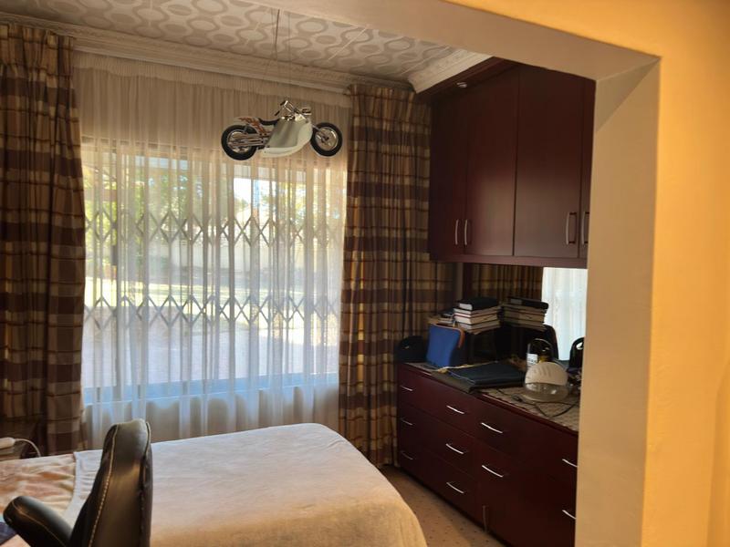 5 Bedroom Property for Sale in Erasmia Gauteng