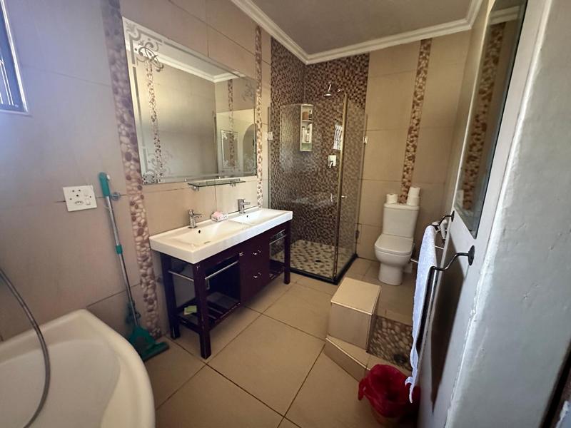 5 Bedroom Property for Sale in Erasmia Gauteng
