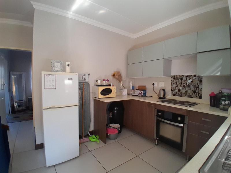 1 Bedroom Property for Sale in Rooihuiskraal North Gauteng