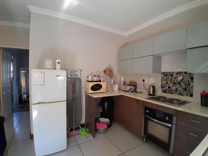 1 Bedroom Property for Sale in Rooihuiskraal North Gauteng