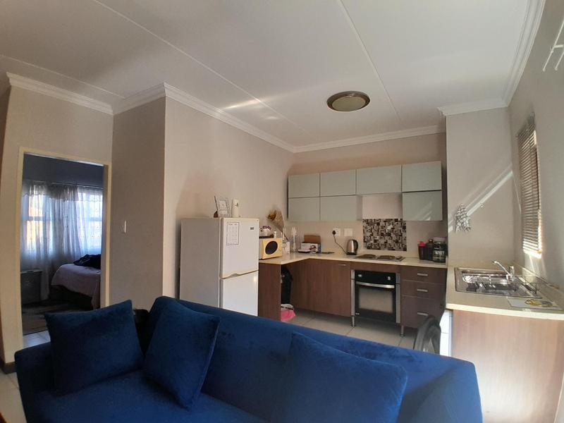 1 Bedroom Property for Sale in Rooihuiskraal North Gauteng