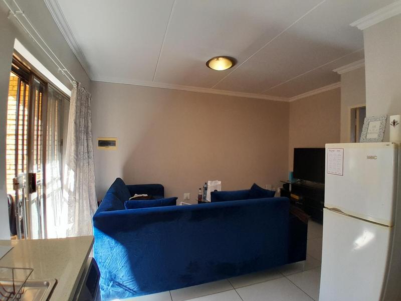 1 Bedroom Property for Sale in Rooihuiskraal North Gauteng