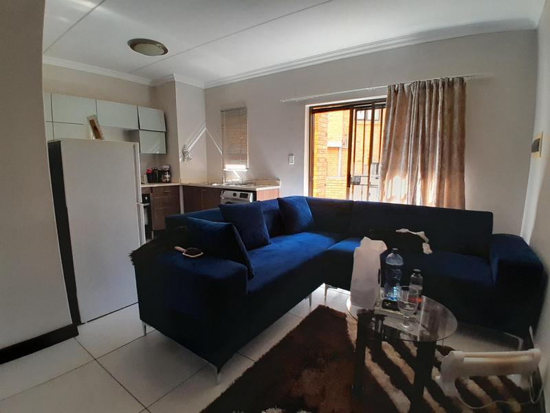 1 Bedroom Property for Sale in Rooihuiskraal North Gauteng