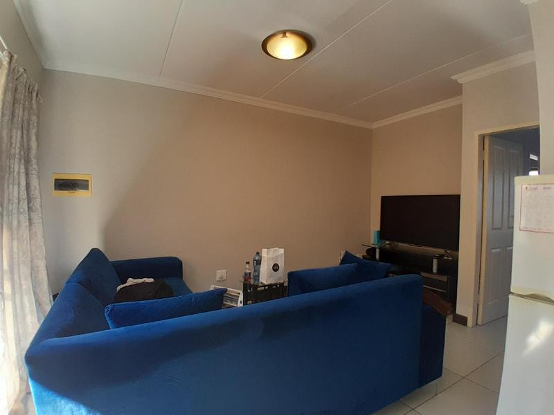 1 Bedroom Property for Sale in Rooihuiskraal North Gauteng