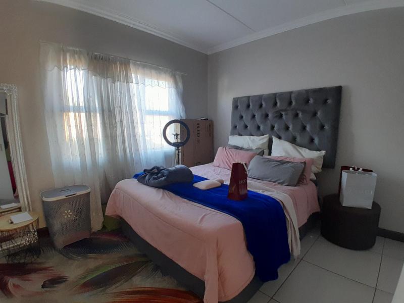 1 Bedroom Property for Sale in Rooihuiskraal North Gauteng