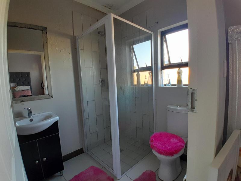 1 Bedroom Property for Sale in Rooihuiskraal North Gauteng