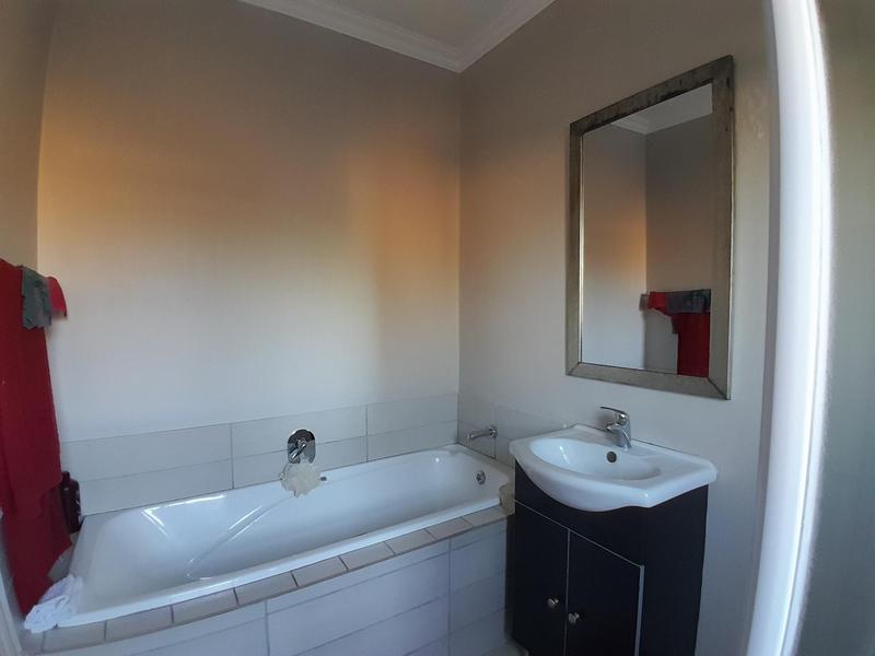 1 Bedroom Property for Sale in Rooihuiskraal North Gauteng