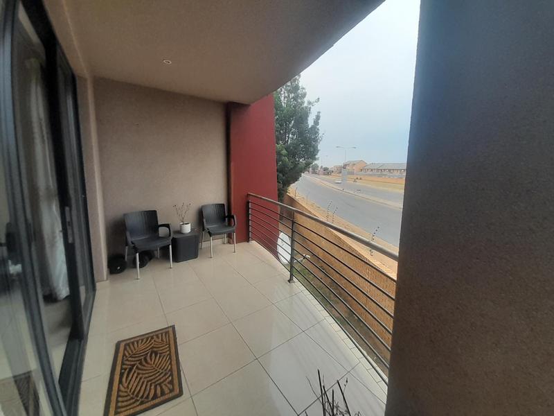 2 Bedroom Property for Sale in Rooihuiskraal North Gauteng