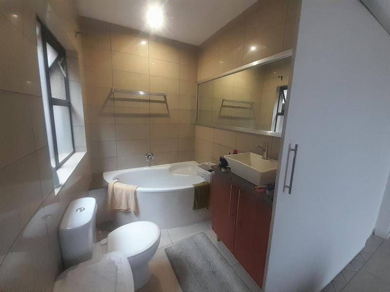 2 Bedroom Property for Sale in Rooihuiskraal North Gauteng