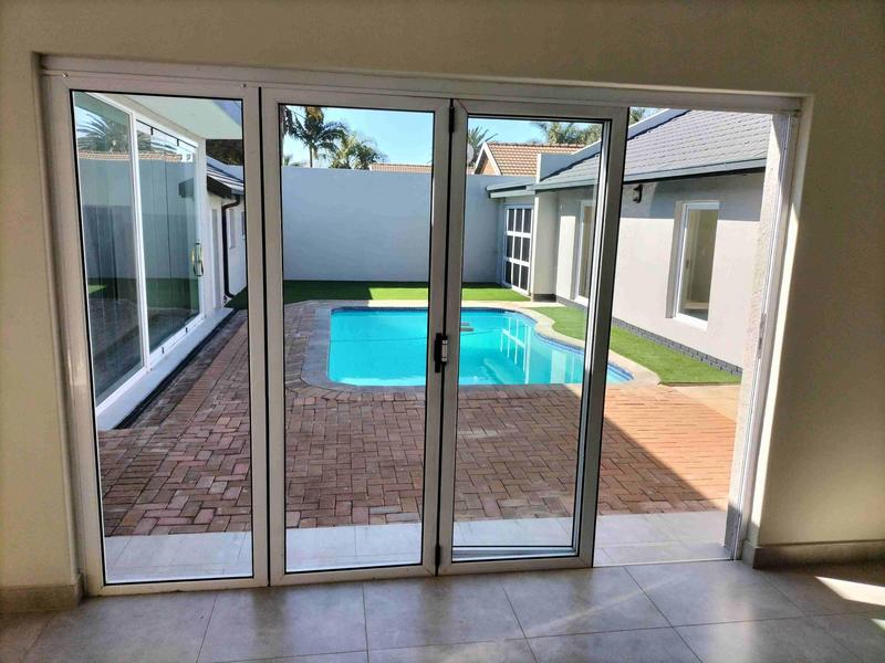 5 Bedroom Property for Sale in Wierda Park Gauteng