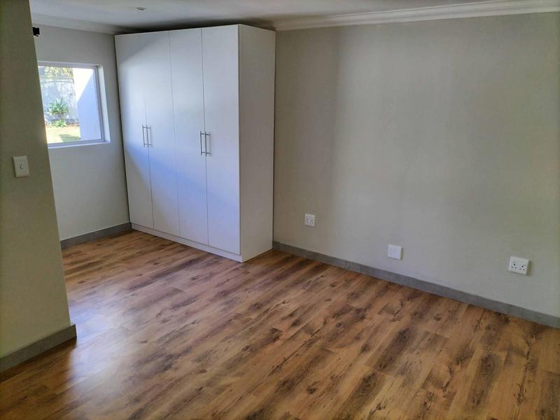 5 Bedroom Property for Sale in Wierda Park Gauteng