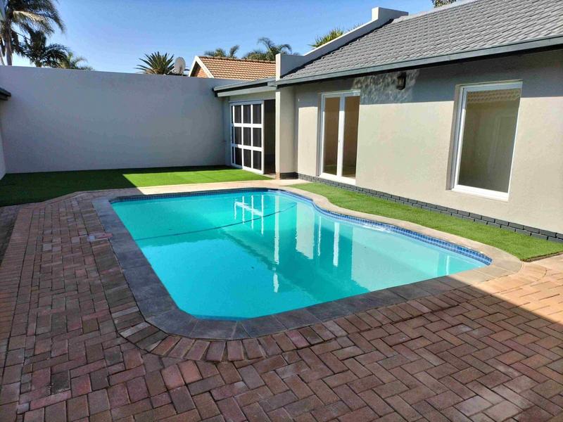 5 Bedroom Property for Sale in Wierda Park Gauteng