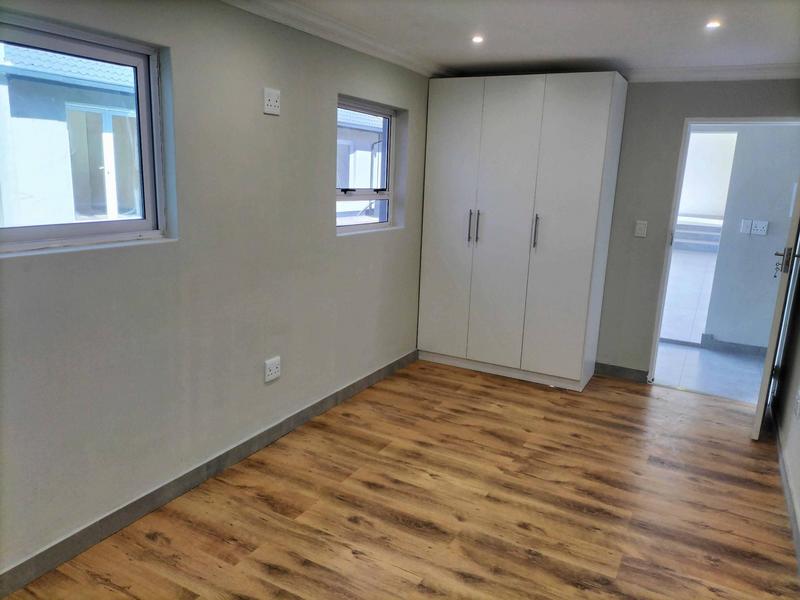 5 Bedroom Property for Sale in Wierda Park Gauteng
