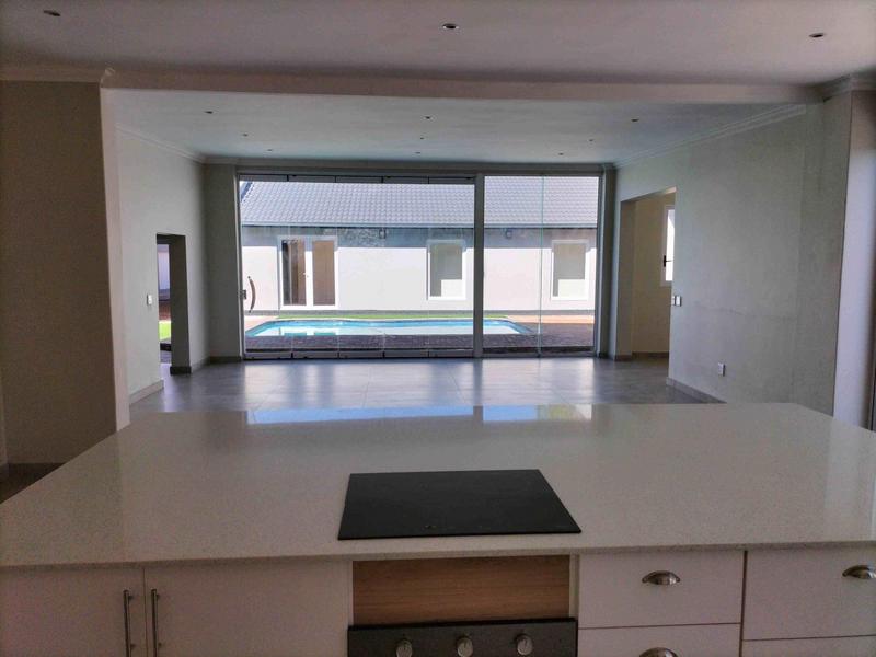5 Bedroom Property for Sale in Wierda Park Gauteng