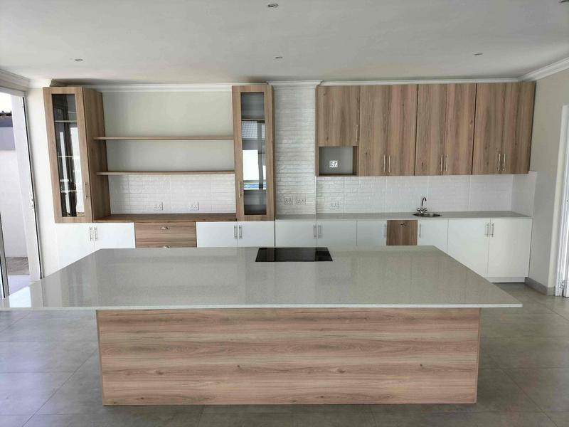 5 Bedroom Property for Sale in Wierda Park Gauteng