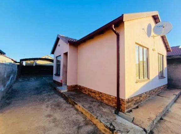 4 Bedroom Property for Sale in Lotus Gardens Gauteng